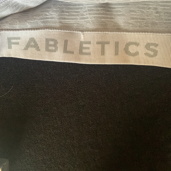 Fabletics workout top. Excellent condition. Size Med. Super cute - Picture 5 of 6